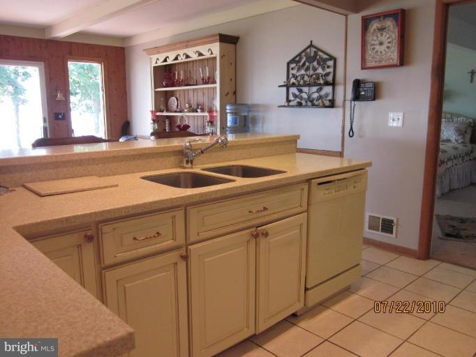 3728 Thomas Point Road Annapolis, MD 21403 - Photo 12 of 30 Kitchen