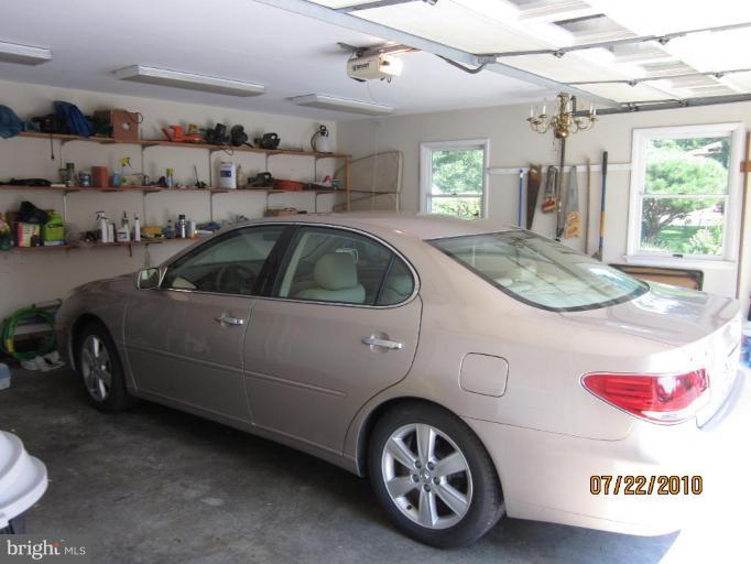 3728 Thomas Point Road Annapolis, MD 21403 - Photo 15 of 30 Garage 1
