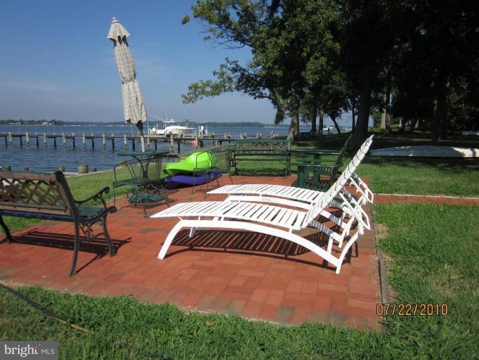 3728 Thomas Point Road Annapolis, MD 21403 - Photo 5 of 30 Patio