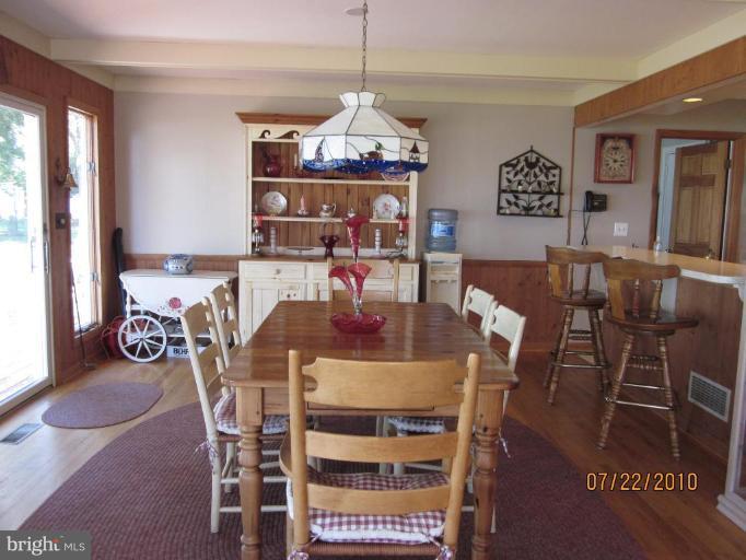 3728 Thomas Point Road Annapolis, MD 21403 - Photo 9 of 30 Dining Area