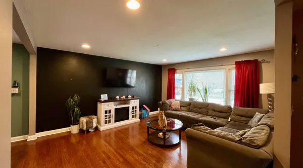 $339,000 | 8009 Lavergne Avenue, Burbank, IL 60459