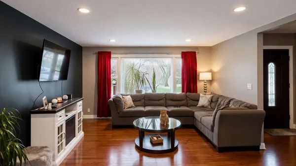 $339,000 | 8009 Lavergne Avenue, Burbank, IL 60459