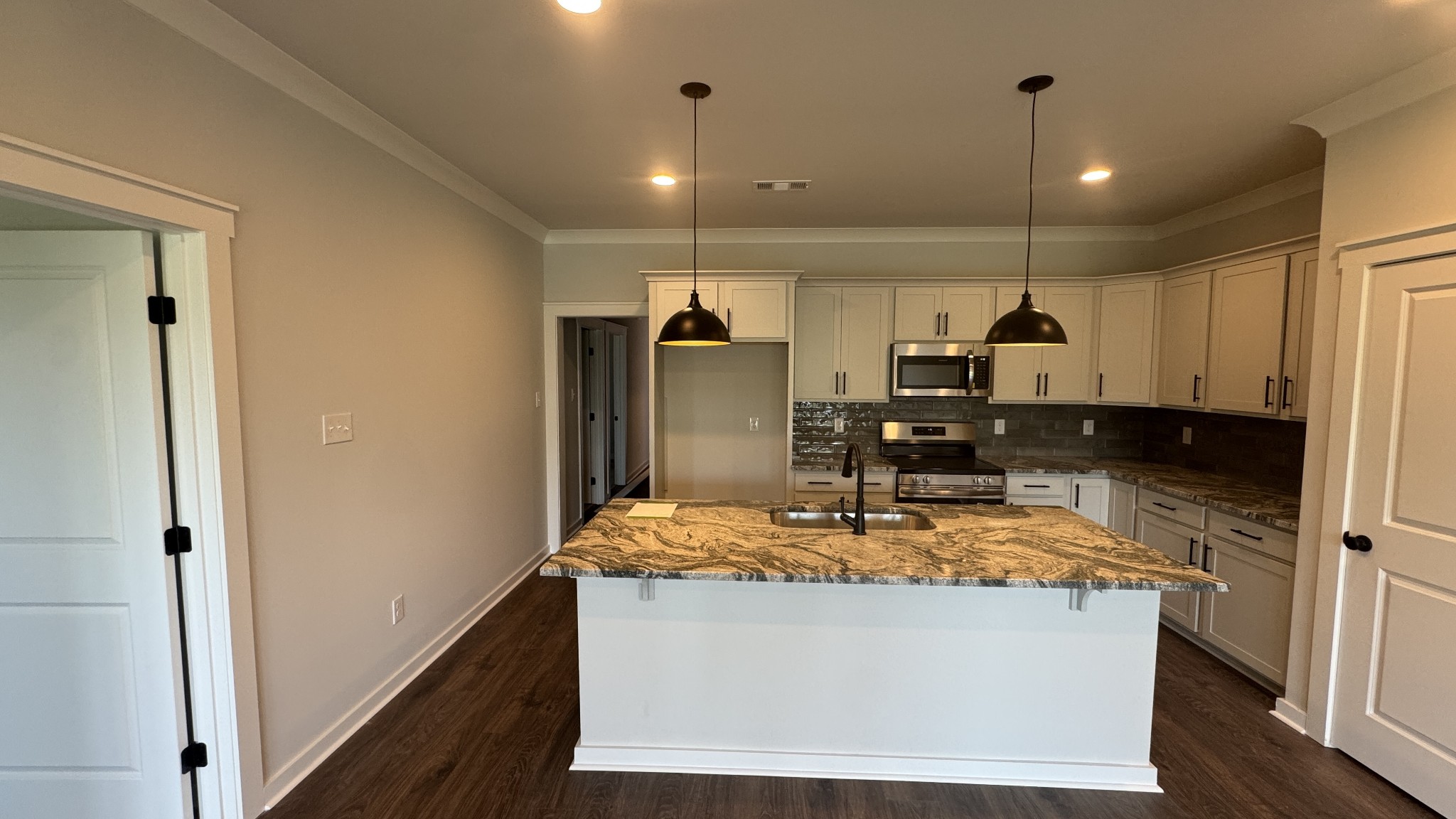 482 West Foxrun Springfield, TN 37172 - Photo 2 of 27