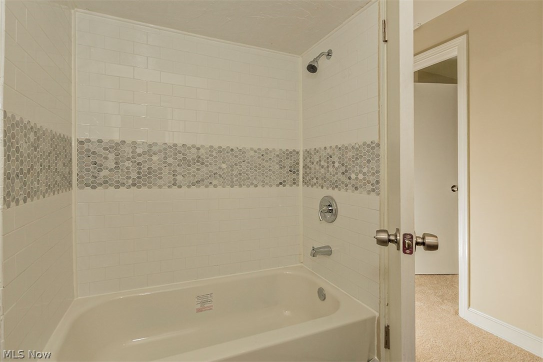 3575 Strathavon Road Cleveland, OH 44120 - Photo 26 of 33