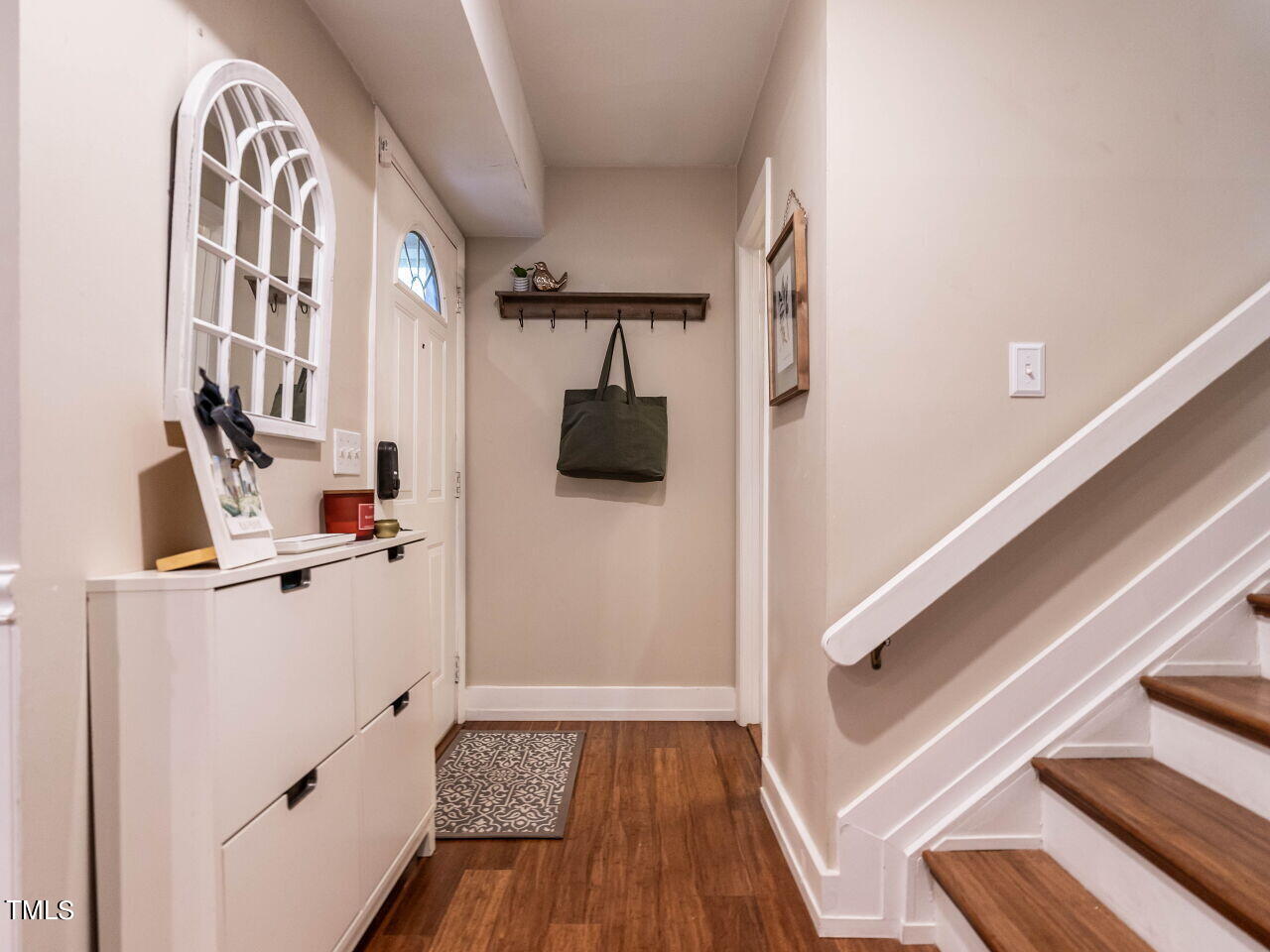 3903 Wendy Lane Raleigh, NC 27606 - Photo 9 of 35 005-1280x960-foyer