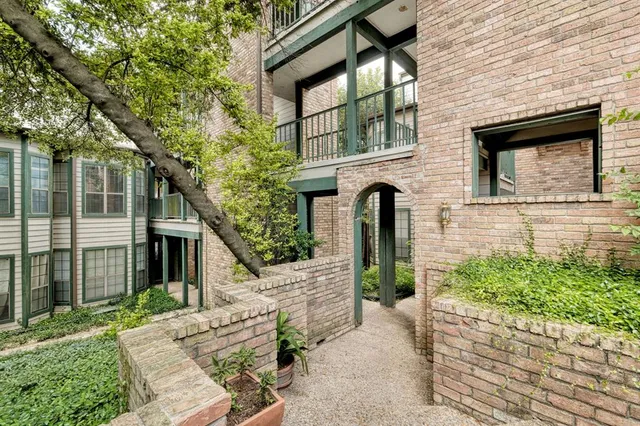 $2,095 | 1741 Spyglass Drive, Unit 228, Austin, TX 78746