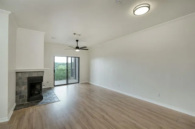 $2,095 | 1741 Spyglass Drive, Unit 228, Austin, TX 78746