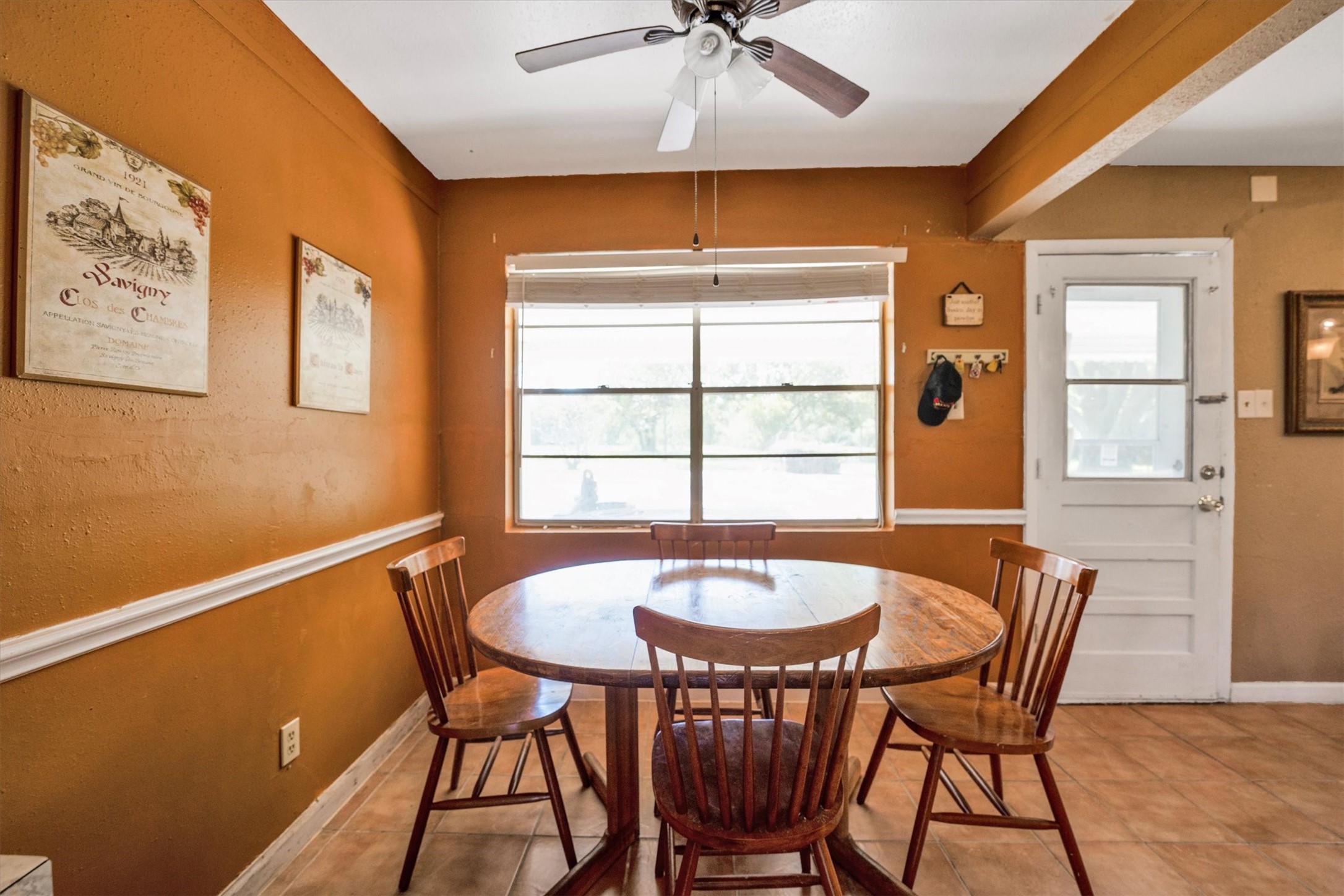 18111 Roy Long Road Pearland, TX 77584 - Photo 18 of 36 A cheerful breakfast nook just off the kitchen offers the perfect spot for morning coffee or weekend brunch with a view.