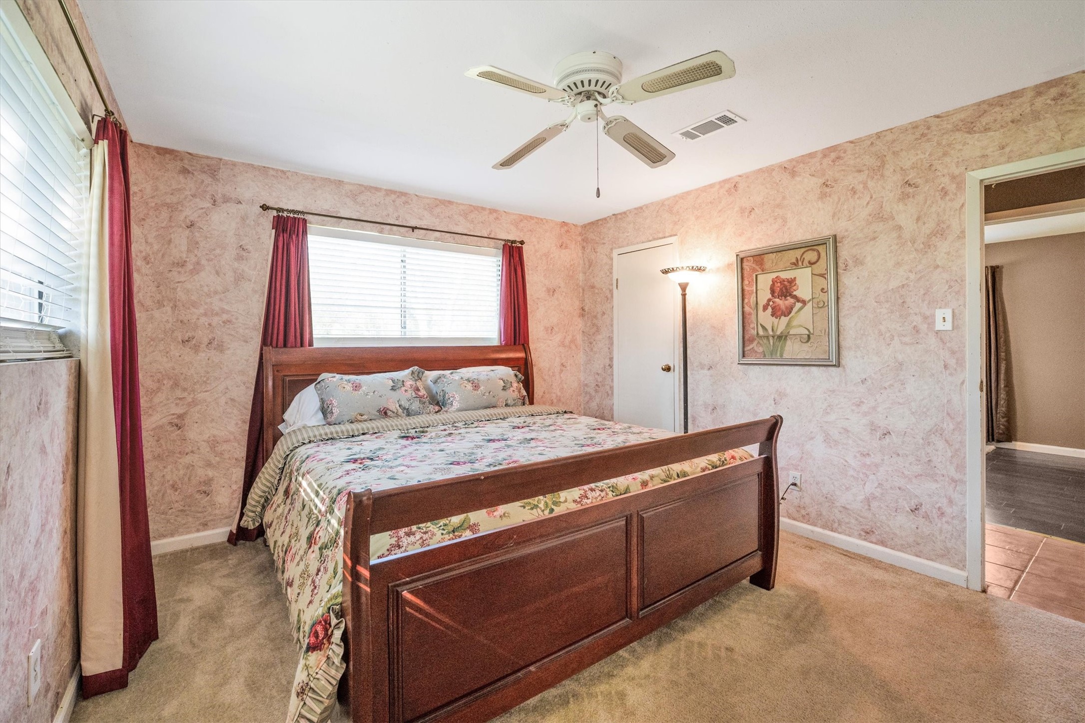 18111 Roy Long Road Pearland, TX 77584 - Photo 20 of 36 Warm tones and classic finishes create a cozy, welcoming atmosphere—perfect for starting and ending each day in comfort.