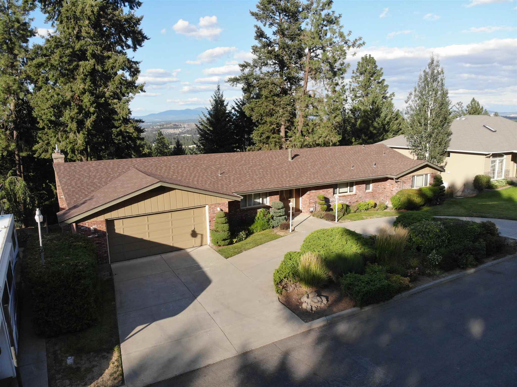 1428 West Toni Rae Drive Spokane, WA 99218 - Photo 1 of 27 Gallery Image 1