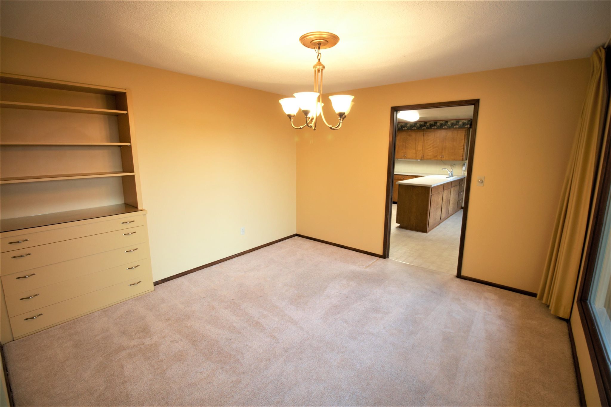 1428 West Toni Rae Drive Spokane, WA 99218 - Photo 4 of 27 Gallery Image 4