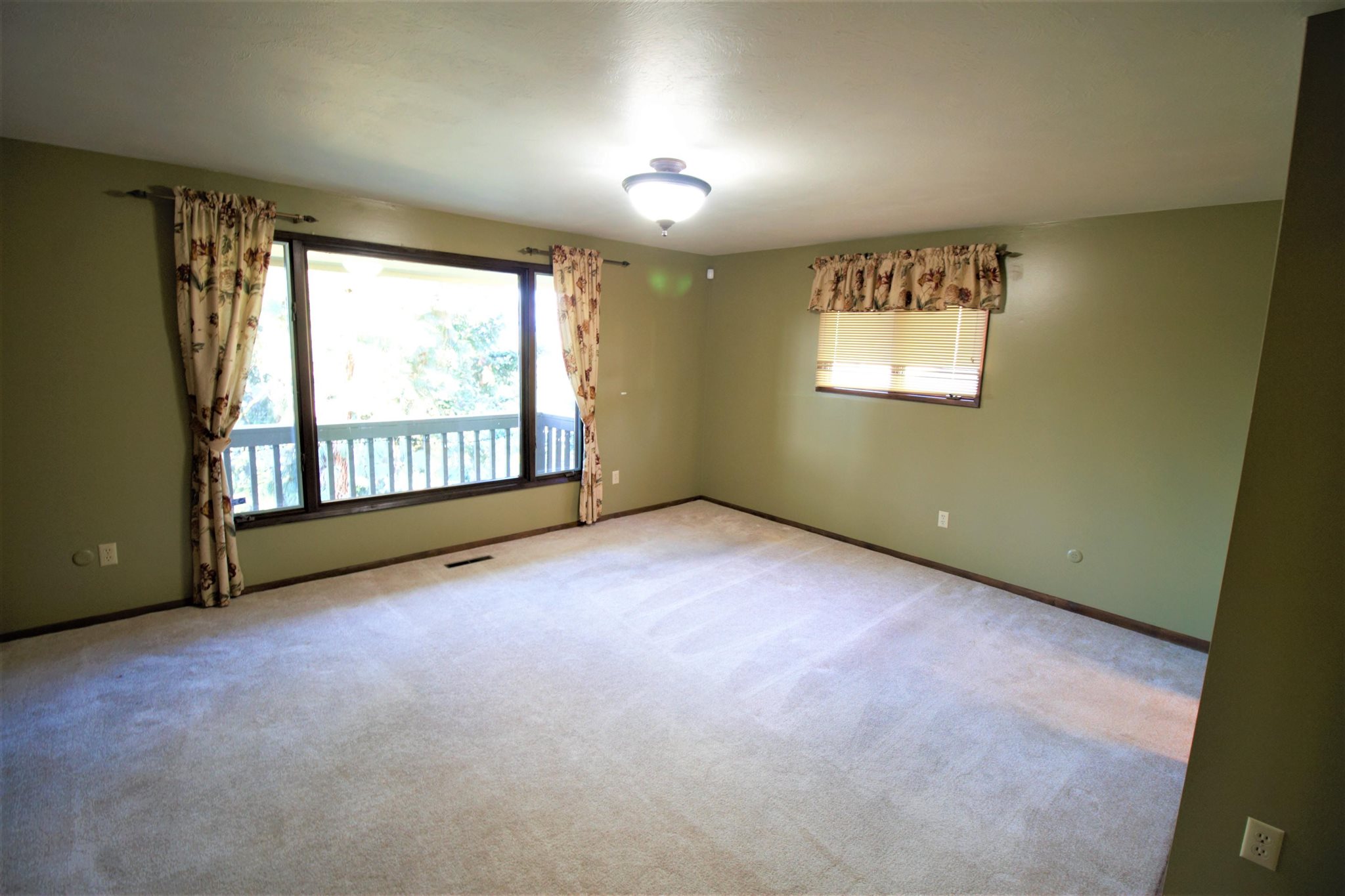 1428 West Toni Rae Drive Spokane, WA 99218 - Photo 5 of 27 Gallery Image 5
