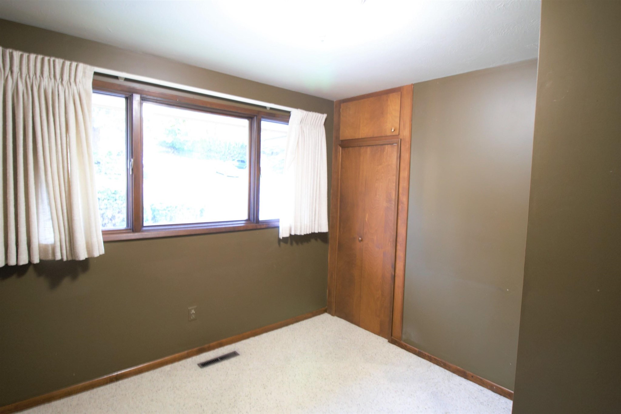 1428 West Toni Rae Drive Spokane, WA 99218 - Photo 8 of 27 Gallery Image 8