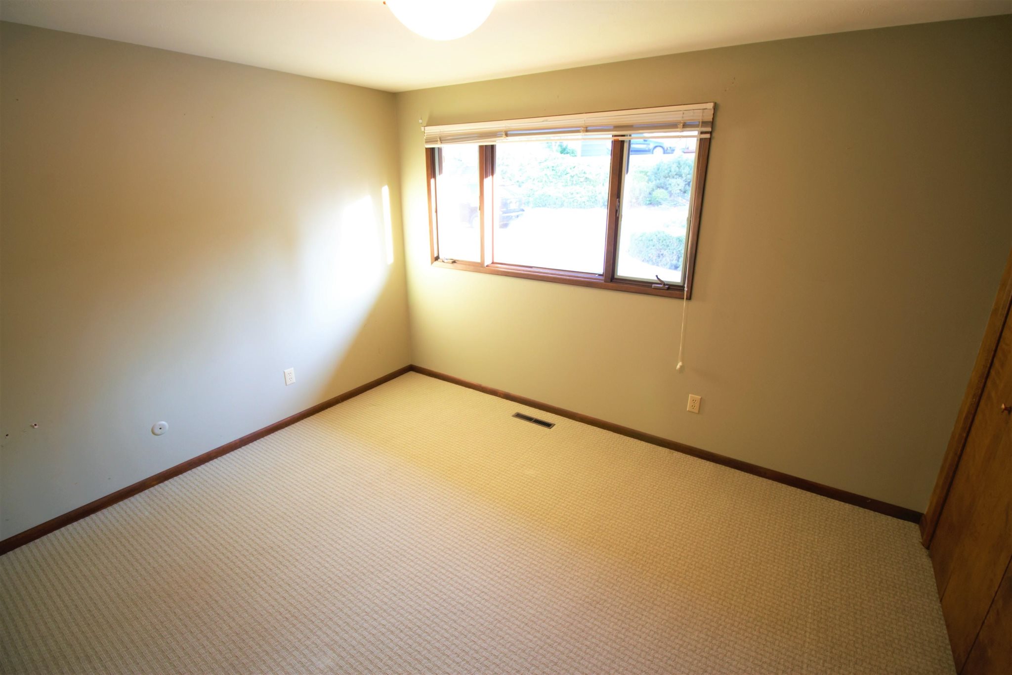 1428 West Toni Rae Drive Spokane, WA 99218 - Photo 9 of 27 Gallery Image 9