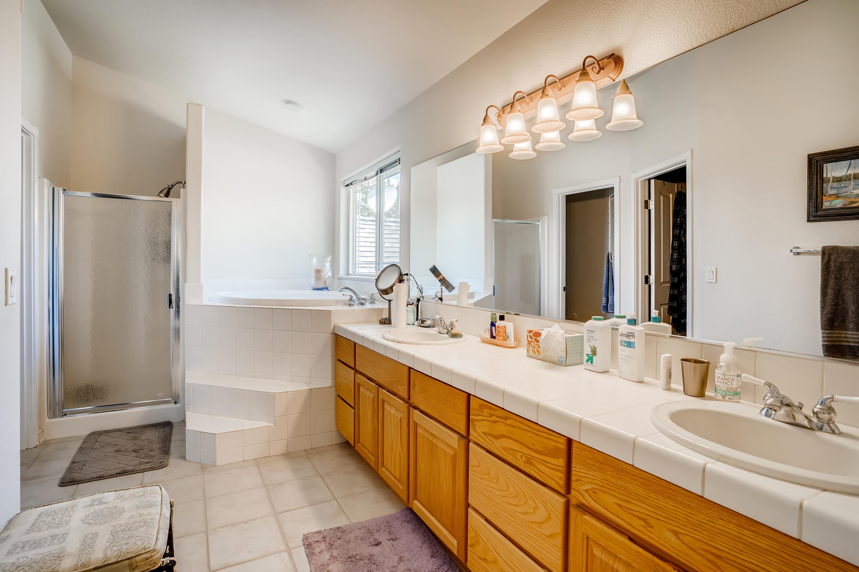 19931 Powers Road Bend, OR 97702 - Photo 16 of 26 41 2nd Floor Primary Bathroom