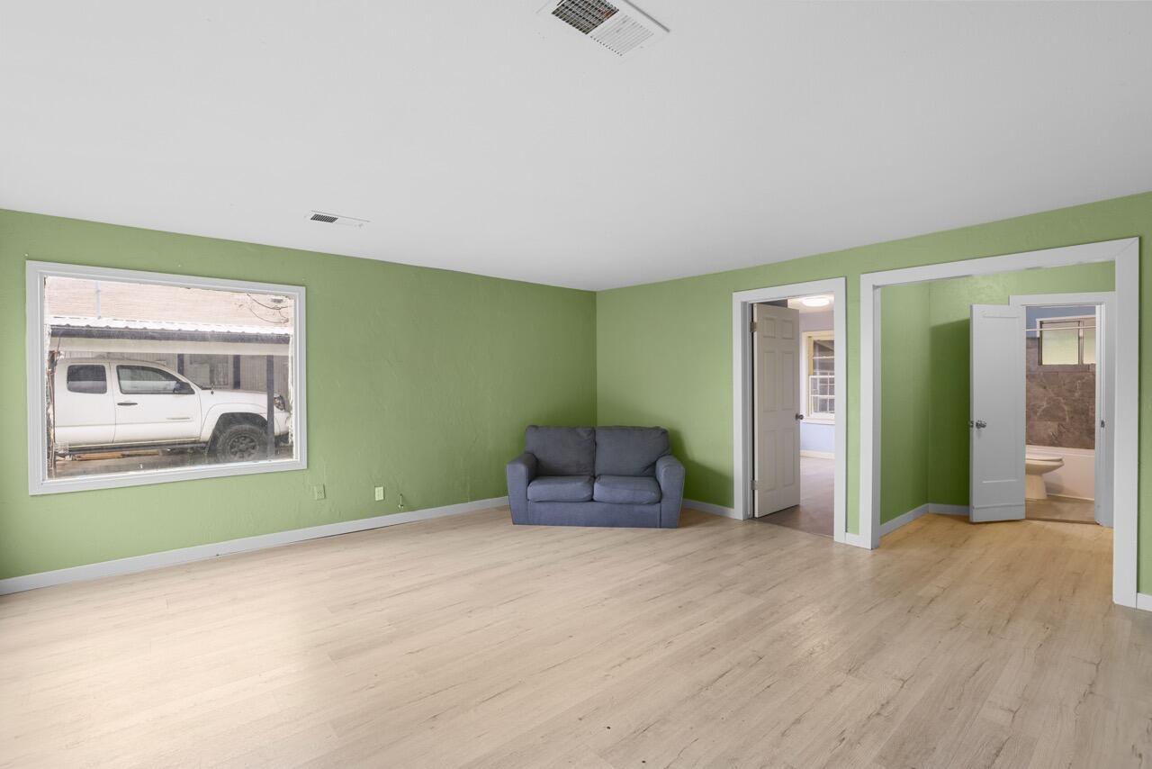 1333 Spring Street Medford, OR 97504 - Photo 2 of 18 EP1A3399 Large