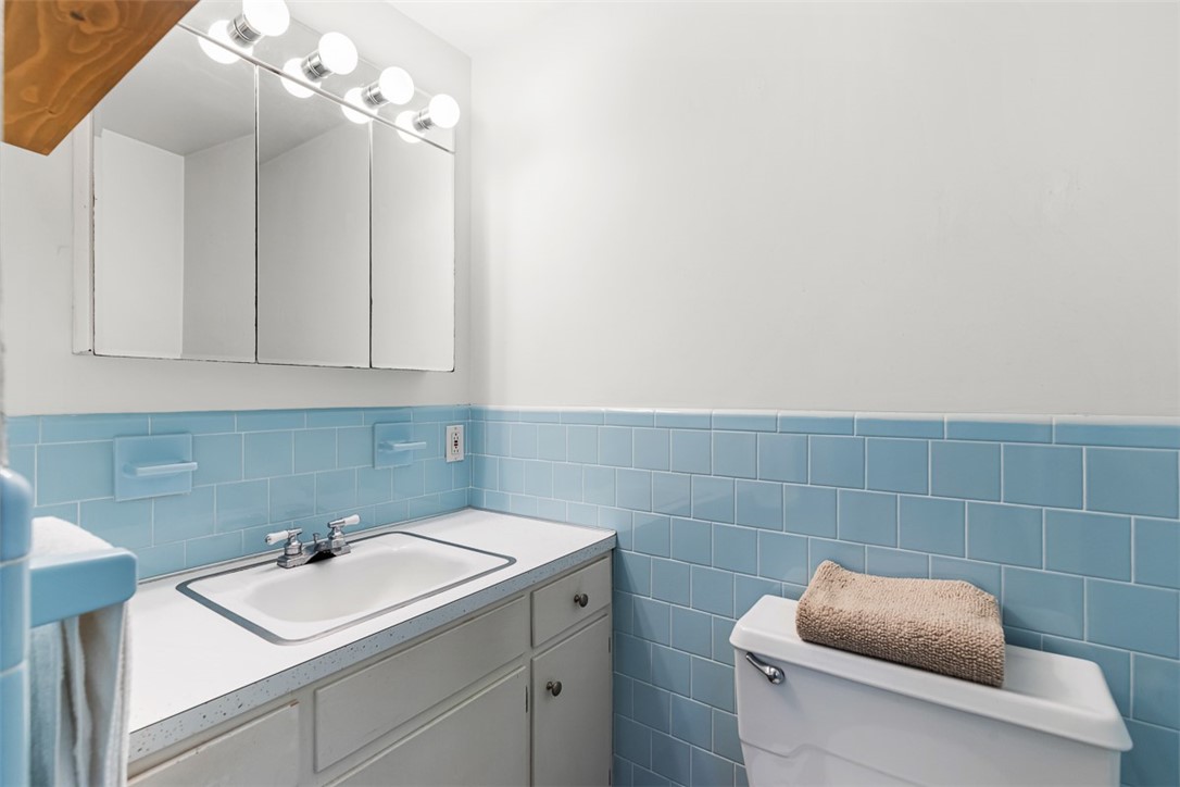 20 Terrace Drive Barrington, RI 02806 - Photo 29 of 47 Primary Bathroom