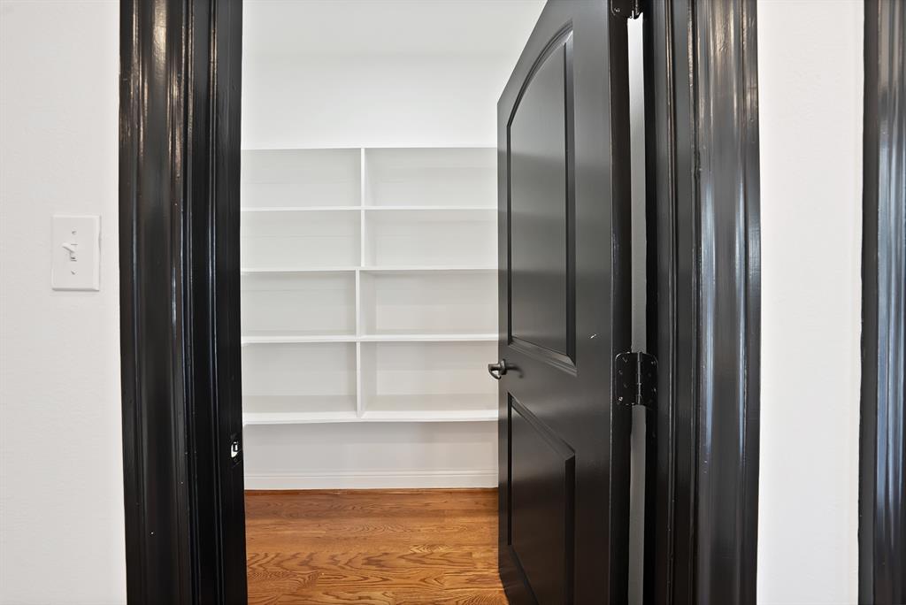 5747 Prospect Avenue, Unit B Dallas, TX 75206 - Photo 11 of 39 a close view of closet