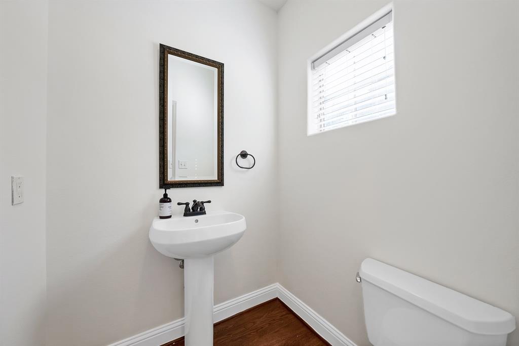 5747 Prospect Avenue, Unit B Dallas, TX 75206 - Photo 17 of 40 a bathroom with a sink toilet and a mirror