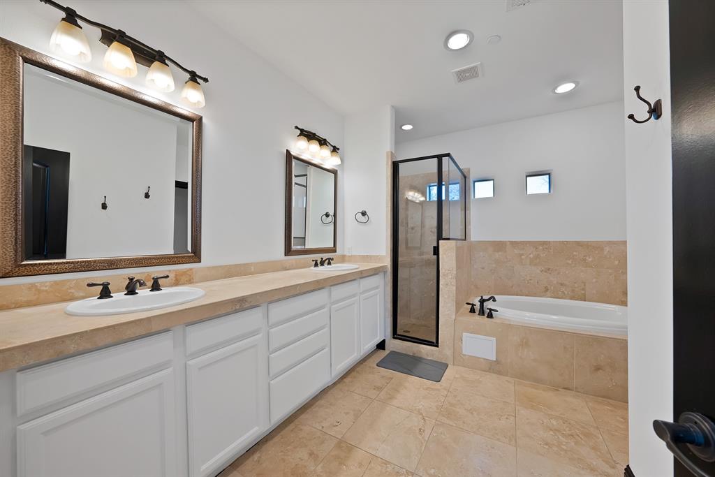 5747 Prospect Avenue, Unit B Dallas, TX 75206 - Photo 30 of 39 a spacious bathroom with a tub sink and mirror