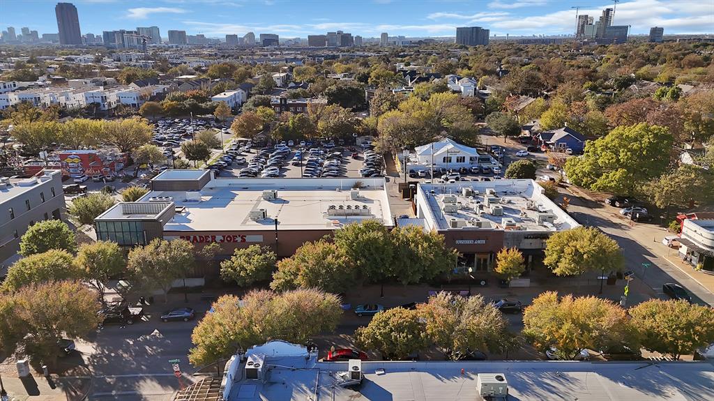 5747 Prospect Avenue, Unit B Dallas, TX 75206 - Photo 39 of 40 an aerial view of residential houses with outdoor space
