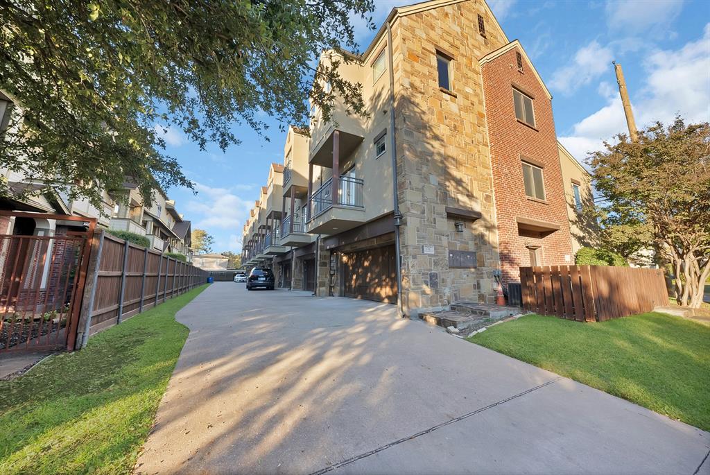 5747 Prospect Avenue, Unit B Dallas, TX 75206 - Photo 5 of 39 a view of a building with a yard