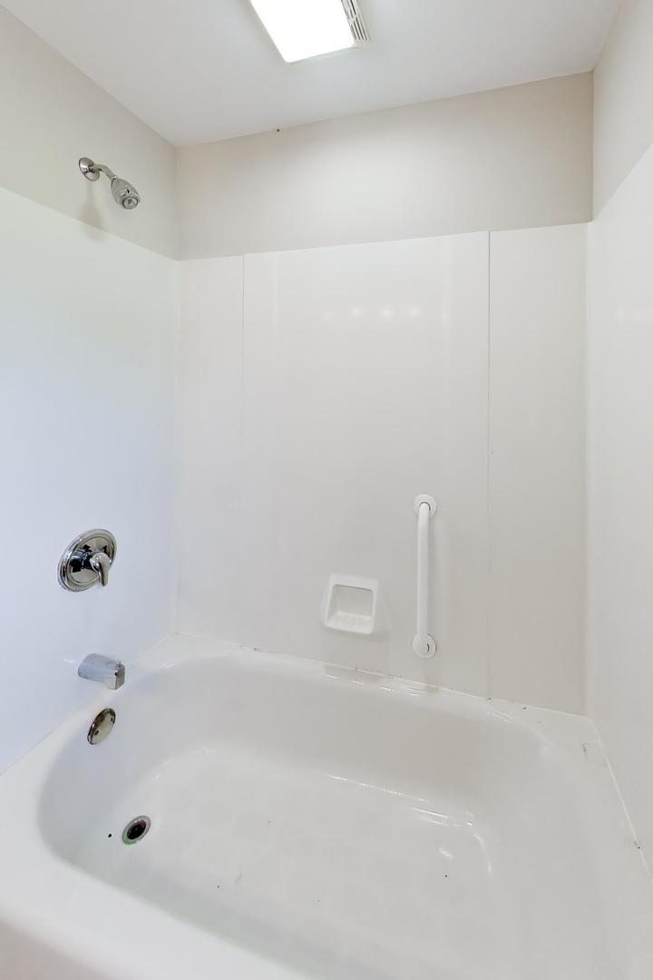 427 West Helen Road Palatine, IL 60067 - Photo 16 of 29 Gallery Image 16