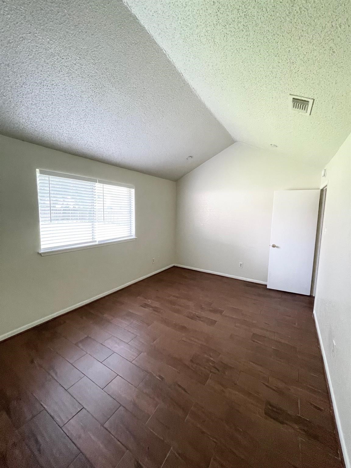 4115 Issacks Way Sugar Land, TX 77479 - Photo 5 of 20