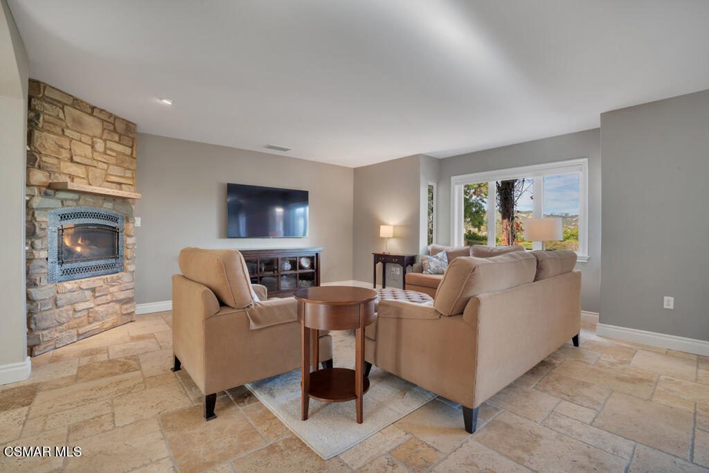 1660 San Rafael Way Camarillo, CA 93012 - Photo 14 of 63 a living room with furniture and a fireplace