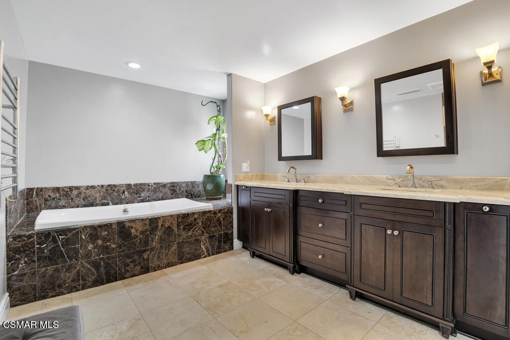 1660 San Rafael Way Camarillo, CA 93012 - Photo 33 of 63 a spacious bathroom with a double vanity sink a large mirror and a bathtub