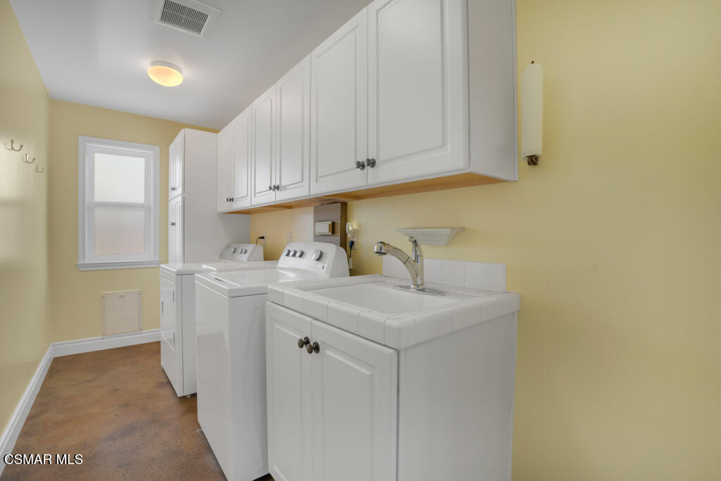 1660 San Rafael Way Camarillo, CA 93012 - Photo 38 of 63 a utility room with sink dryer and washer