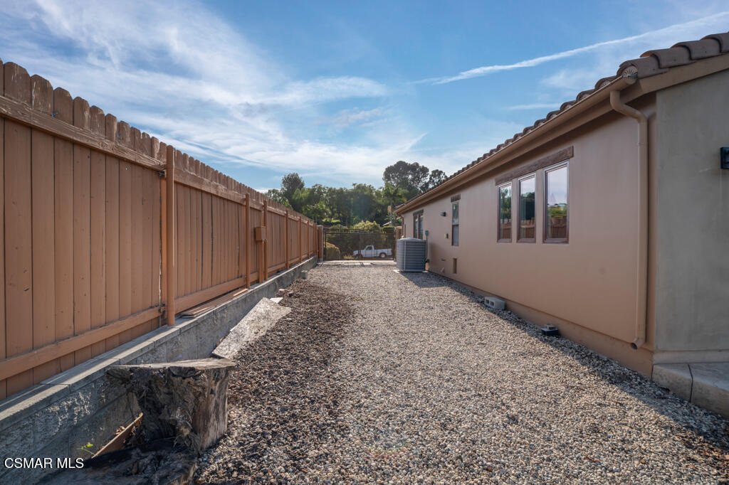 1660 San Rafael Way Camarillo, CA 93012 - Photo 51 of 63 a backyard of a house