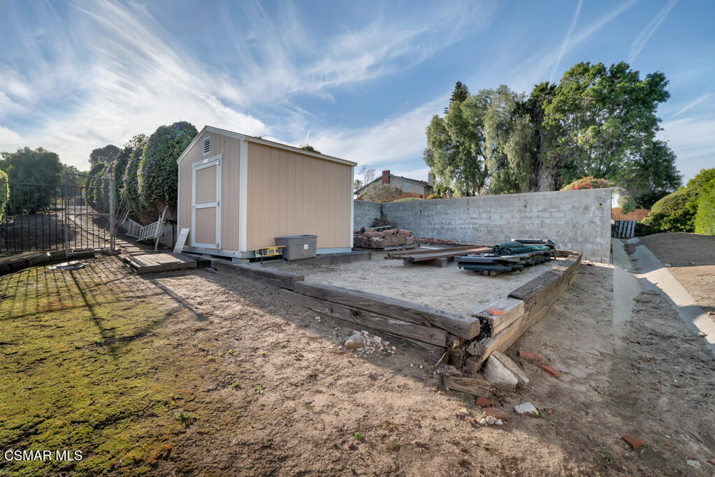 1660 San Rafael Way Camarillo, CA 93012 - Photo 52 of 63 a view of a backyard with chairs