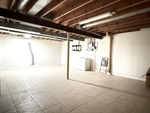 a view of a room with an empty space