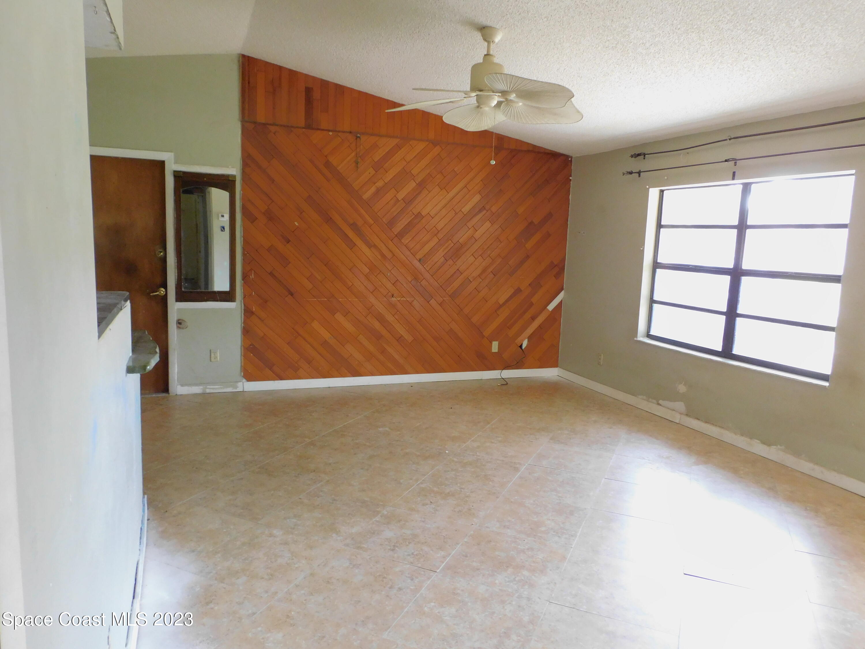 861 Furth Road Northwest, Unit 48 Palm Bay, FL 32907 - Photo 3 of 10 LIVING ROOM