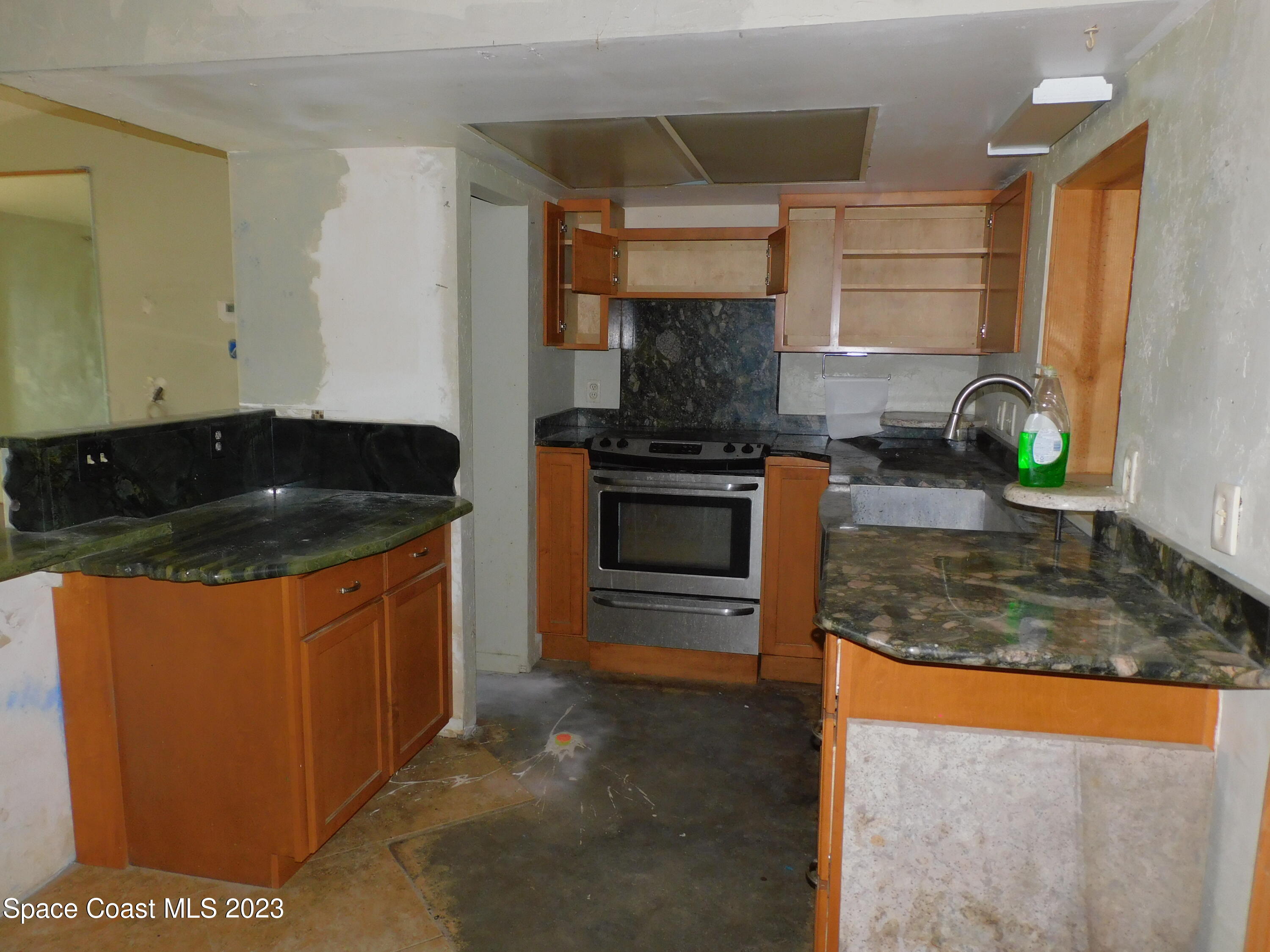 861 Furth Road Northwest, Unit 48 Palm Bay, FL 32907 - Photo 5 of 10 KITCHEN