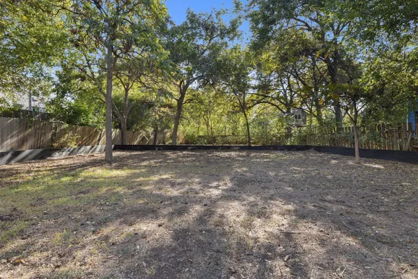 a view of a yard with a tree