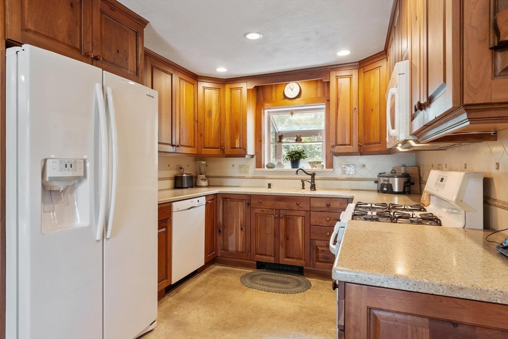 165 Hockanum Road Warwick, MA 01378 - Photo 11 of 41