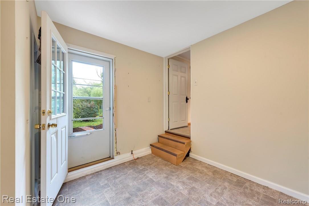 1719 John R Road Rochester, MI 48307 - Photo 20 of 34 1719-John-R-Rd-Rochester-Hills-MI-48307-windowstill-27.jpg