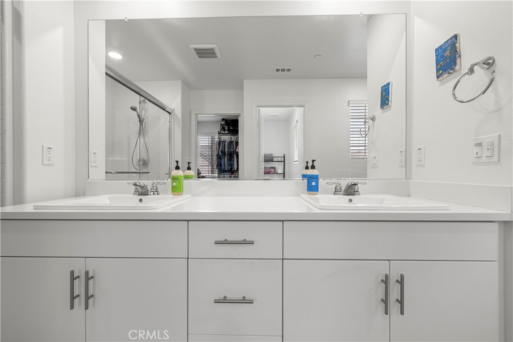 2476 Gunner Ridge Way Rialto, CA 92377 - Photo 21 of 34