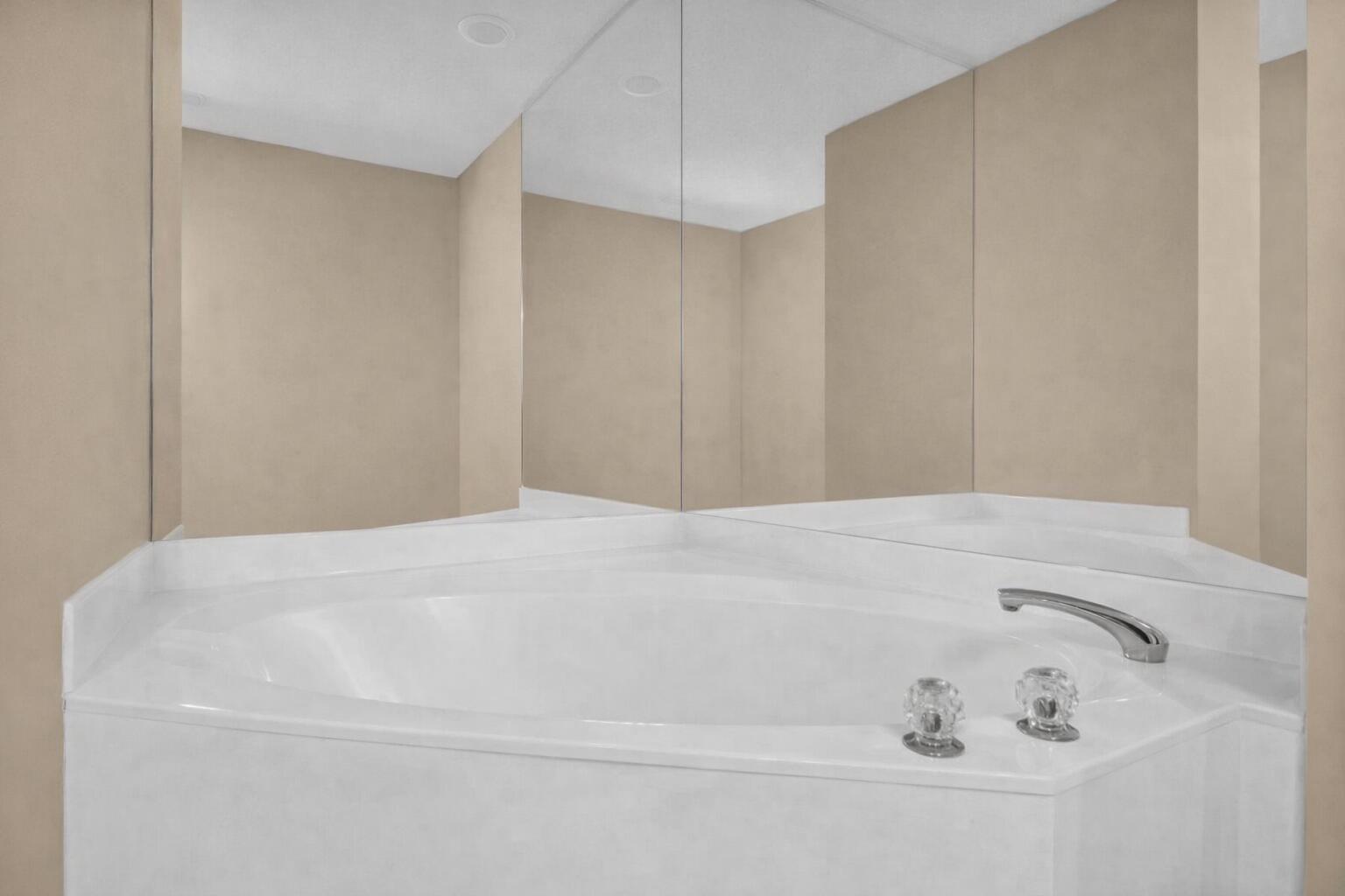 9082 Boca Gardens Parkway, Unit C Boca Raton, FL 33496 - Photo 15 of 26 PRIMARY BATH