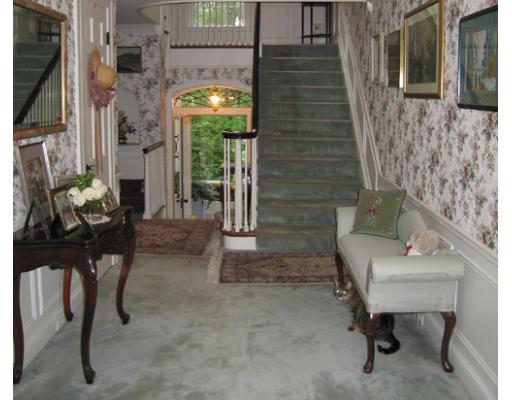 49 Arnold Road Wellesley, MA 02481 - Photo 3 of 11
