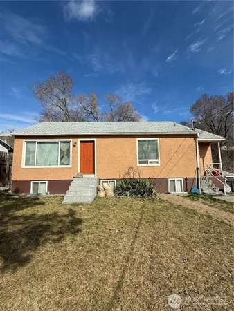 $235,000 | 216 Cherry Avenue West, Omak, WA 98841