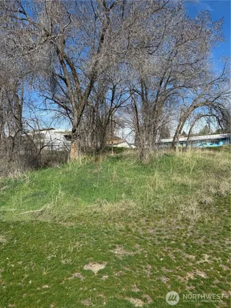 $235,000 | 216 Cherry Avenue West, Omak, WA 98841