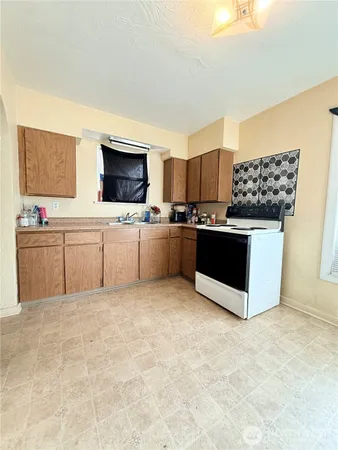 $235,000 | 216 Cherry Avenue West, Omak, WA 98841