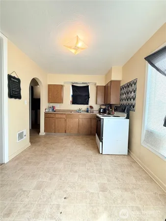 $235,000 | 216 Cherry Avenue West, Omak, WA 98841