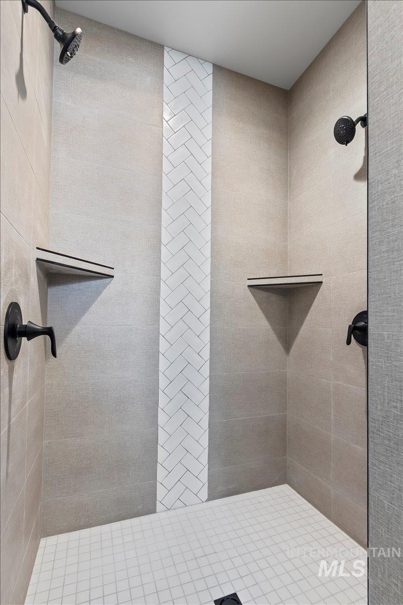 1228 Creekside Way Twin Falls, ID 83301 - Photo 18 of 28 Full bath with a tile shower