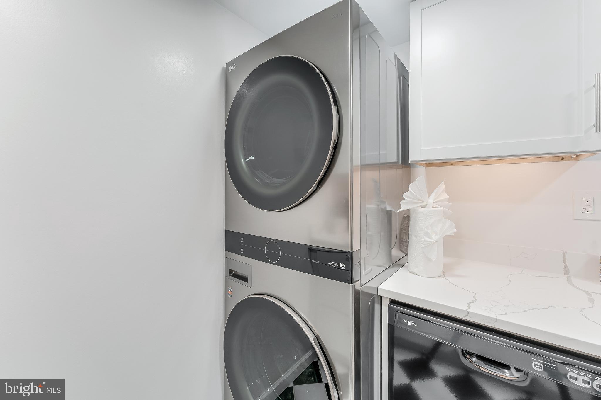 5911 Edsall Road, Unit 708 Alexandria, VA 22304 - Photo 20 of 39 a utility room with dryer and washer