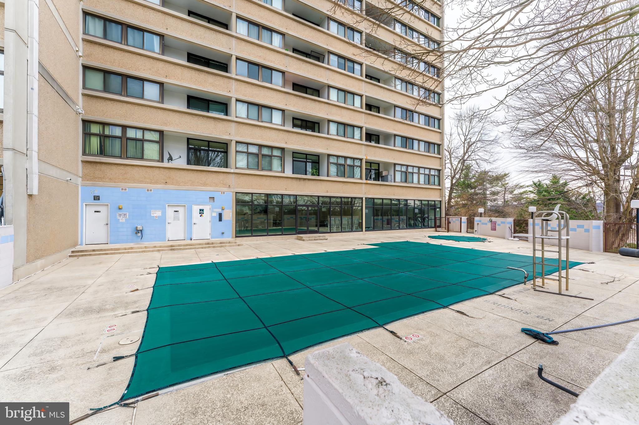 5911 Edsall Road, Unit 708 Alexandria, VA 22304 - Photo 31 of 39 a view of a building with garden