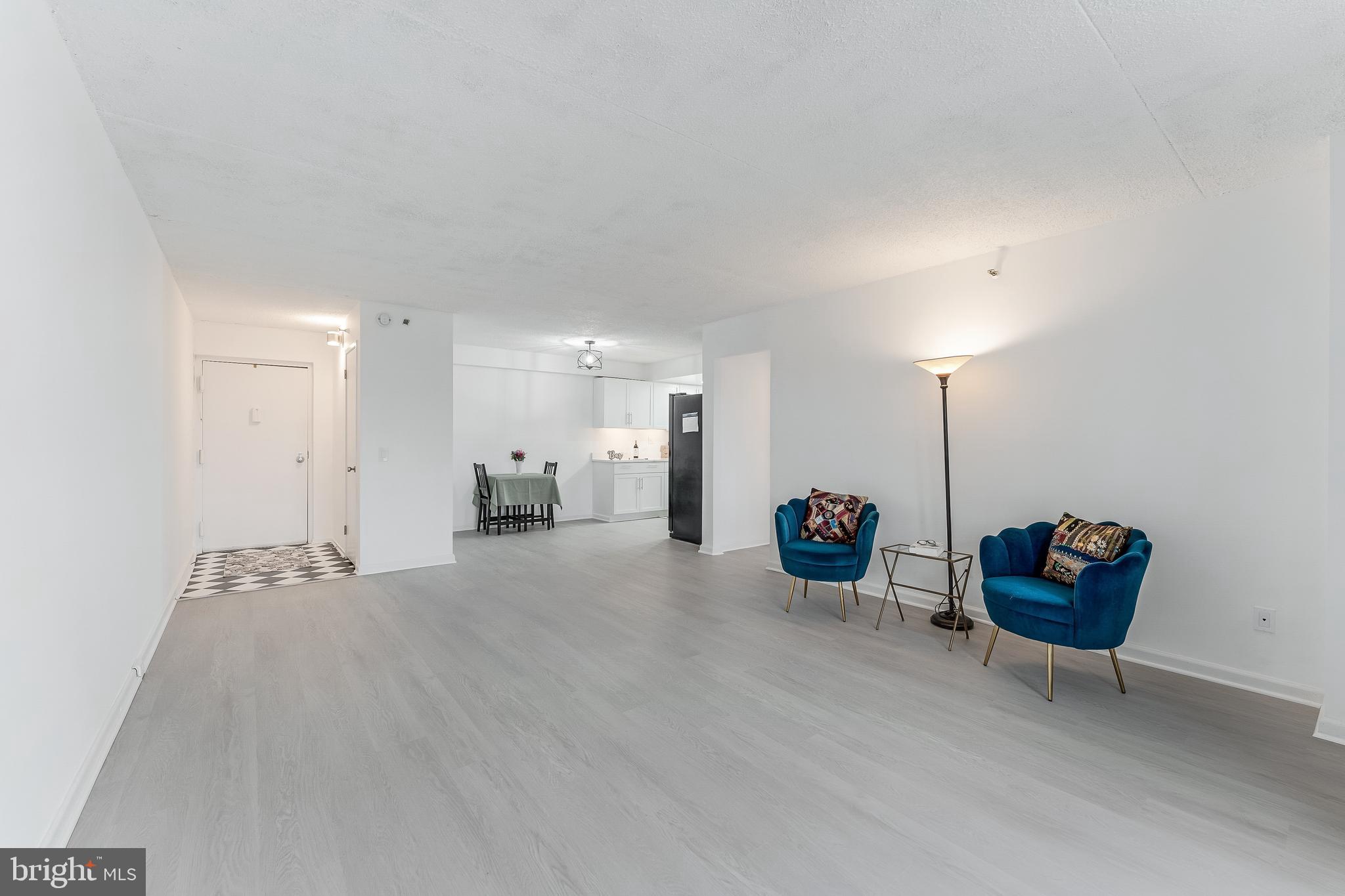 5911 Edsall Road, Unit 708 Alexandria, VA 22304 - Photo 7 of 39 a very nice looking room with a couch